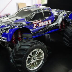 E-Maxx - Image 8